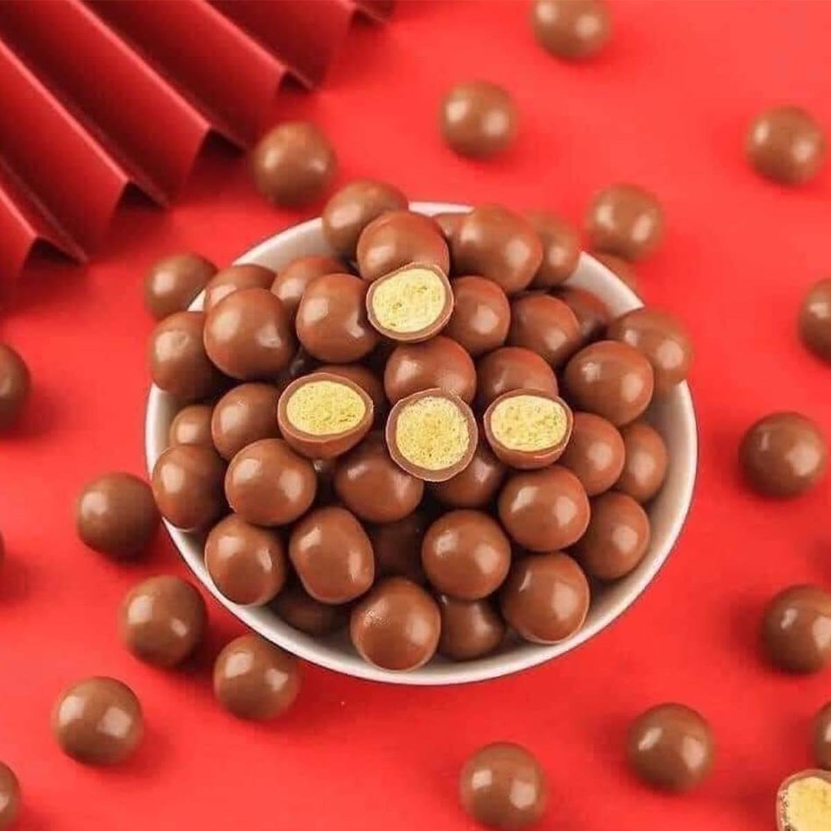 Maltesers Milk Chocolate Party Bucket - Christmas Chocolate Snack & Share Bucket 440g - Image 3