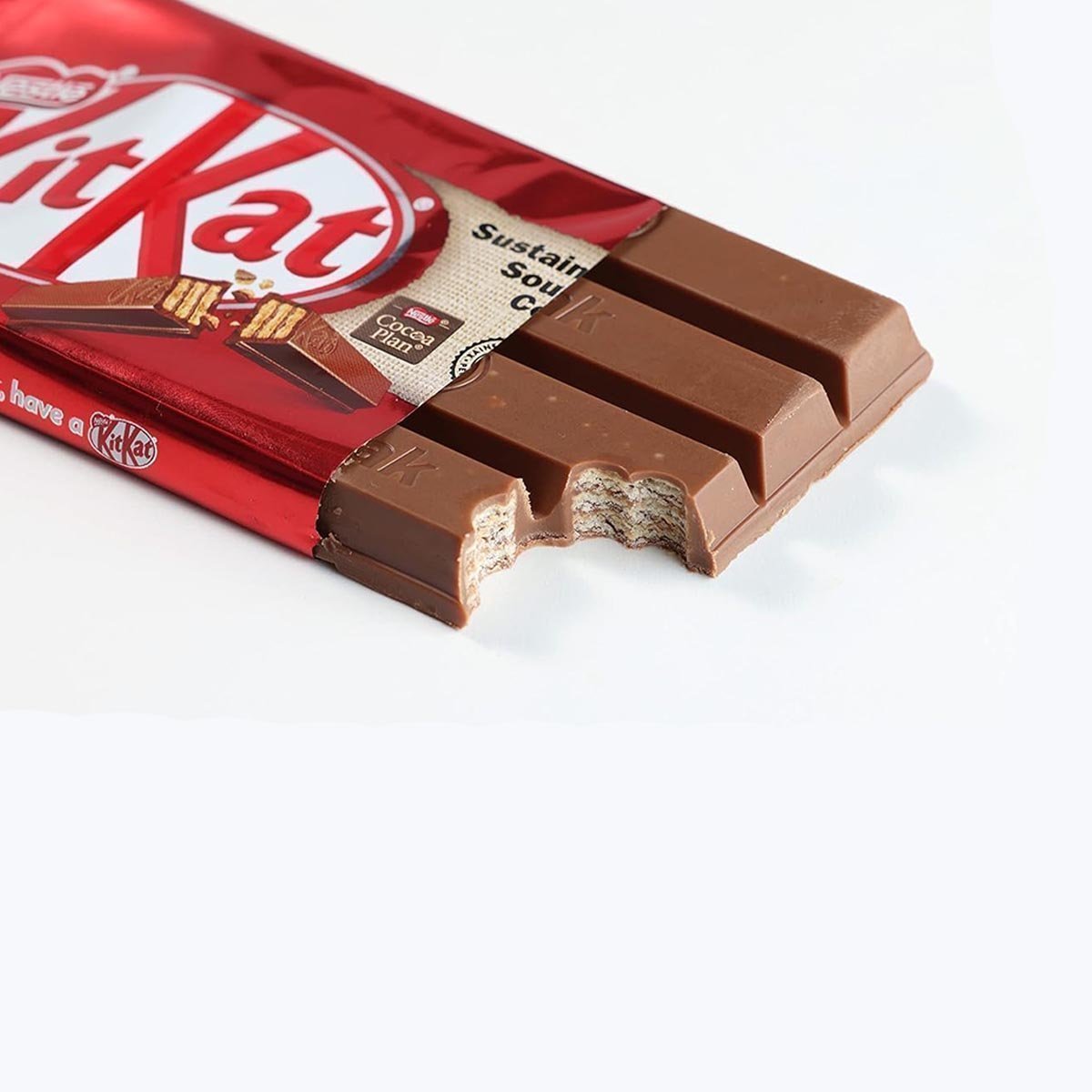 Nestle KitKat Classic chocolate bar, crunchy bar with milk chocolate & crispy waffle, pack of 24 (24x41.5g) - Image 3