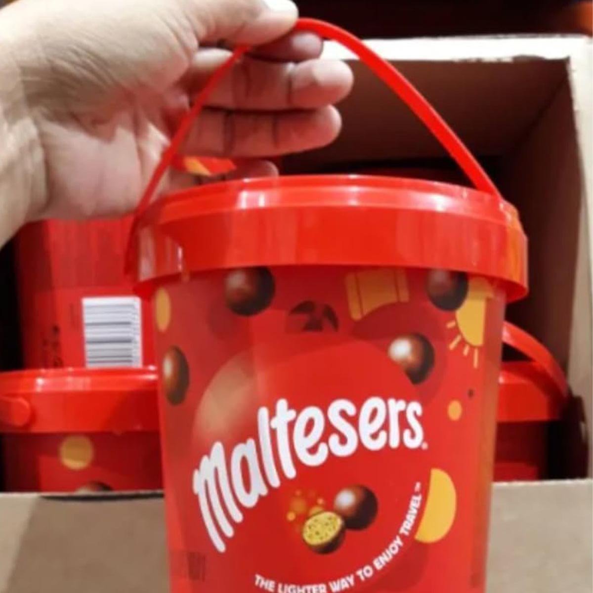 Maltesers Milk Chocolate Party Bucket - Christmas Chocolate Snack & Share Bucket 440g - Image 2