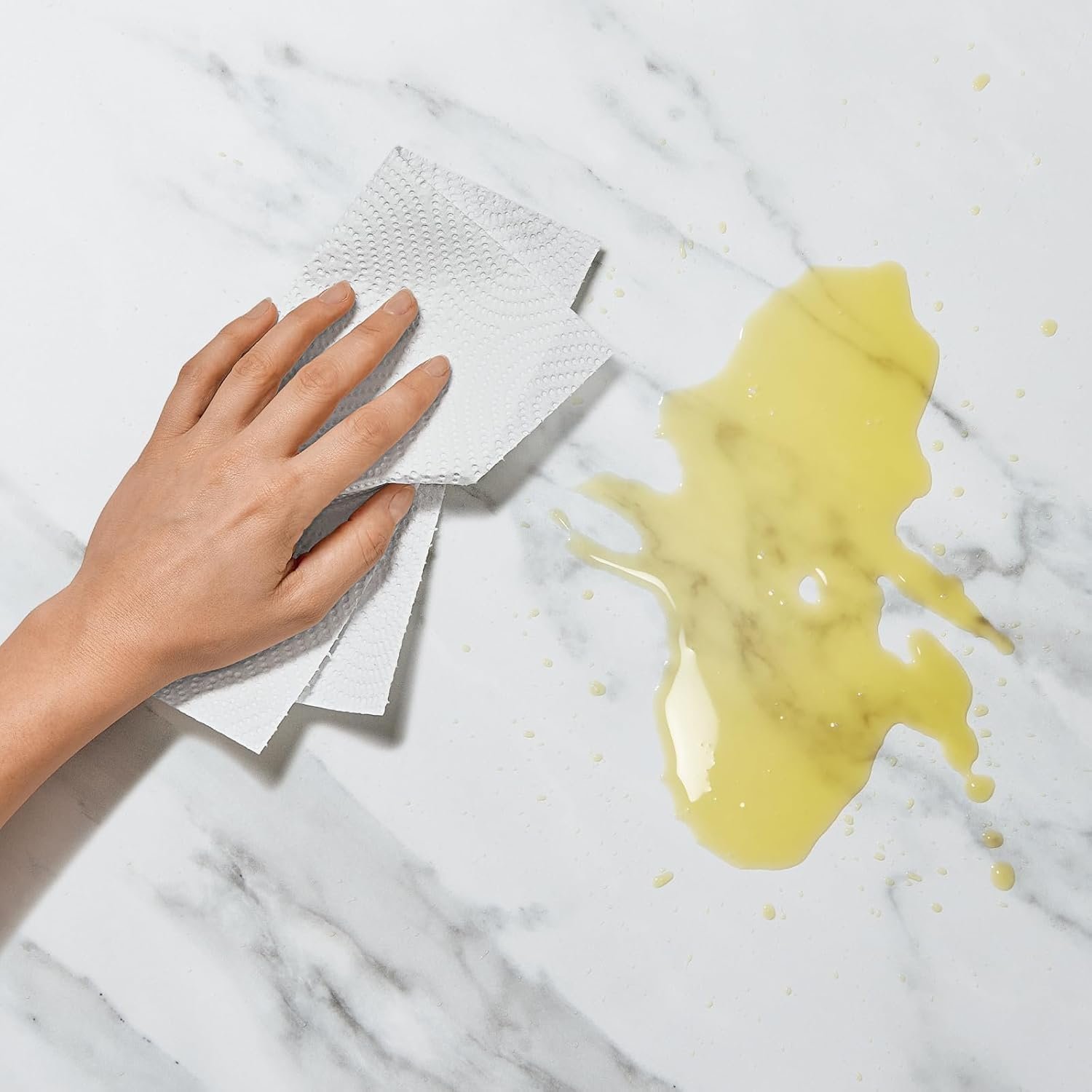 Classic Kitchen Roll, 3-ply, Strong and Absorbent, 3 Rolls (1 Pack of 3), 80 Sheets per Roll - Image 4