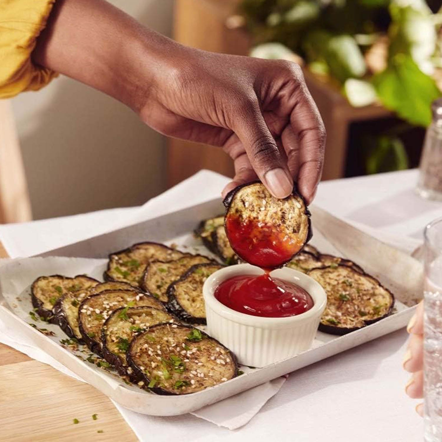 Heinz Tomato Ketchup, 910 g (Pack of 1) - Image 2